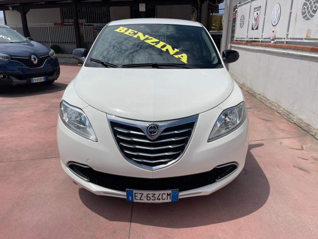 LANCIA YPSILON 1.2 BENZINA 69 CV ANNO 2015